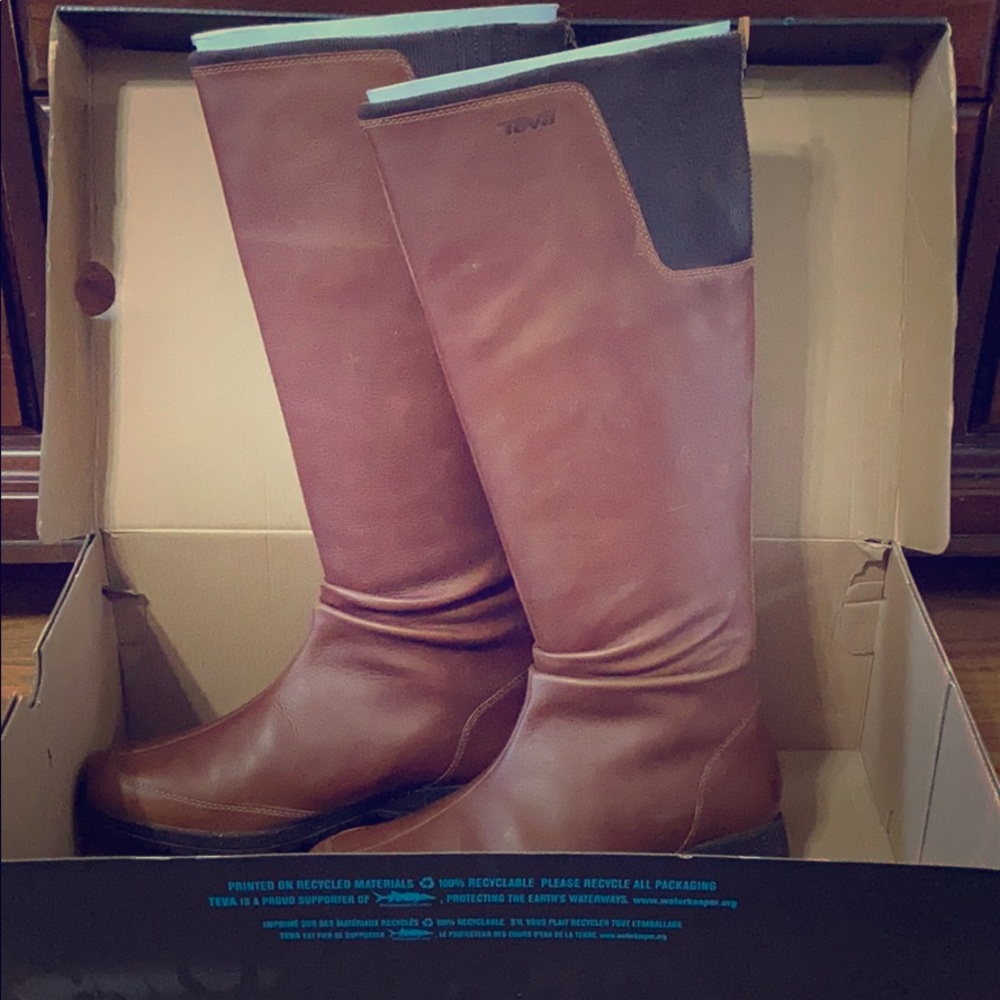 Teva Anton Tan Boots 9